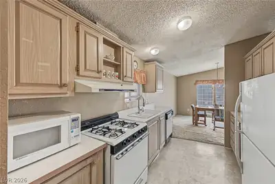 512 Mona Lane, Henderson, NV 89015 Kitchen