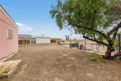512 Mona Lane, Henderson, NV 89015 Yard