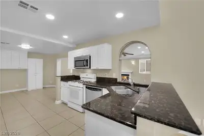 756 Charwood Circle, Henderson, NV 89014 Kitchen