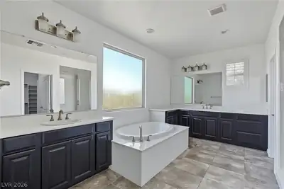 2808 Shadows Edge Court, Henderson, NV 89052 Primary Bathroom
