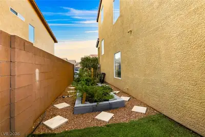 6013 Lazy Creek Avenue, Las Vegas, NV 89139 Yard