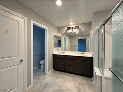 486 Granite Arch Street, Las Vegas, NV 89138 Primary Bathroom