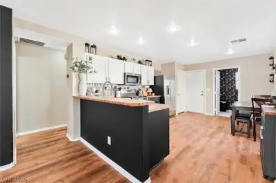 7804 Nesting Pine Place, Las Vegas, NV 89143 Kitchen