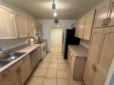 7632 Connemara Avenue, Las Vegas, NV 89128 Kitchen