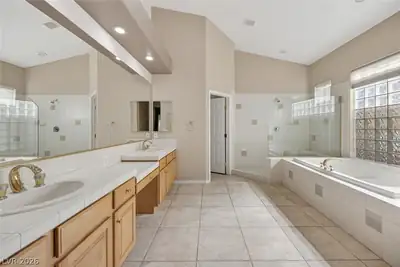 541 Summer Mesa Drive, Las Vegas, NV 89144 Primary Bathroom