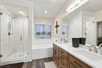 19 Silica Sand Street, Henderson, NV 89012 Primary Bathroom