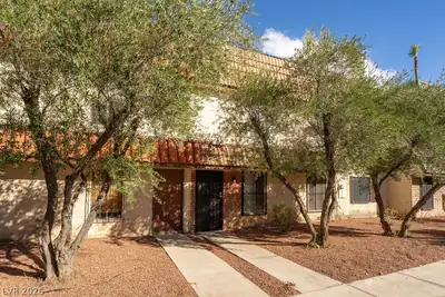 3945 Visby Lane, Las Vegas, NV 89119 Front of Structure