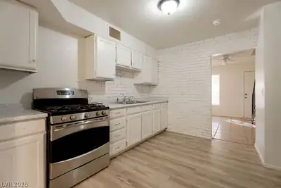 3945 Visby Lane, Las Vegas, NV 89119 Kitchen