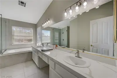 1252 Little Sidnee Drive, Las Vegas, NV 89123 Primary Bathroom