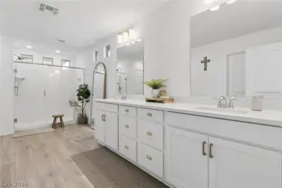 7080 Moss Hill Avenue, Las Vegas, NV 89113 Primary Bathroom