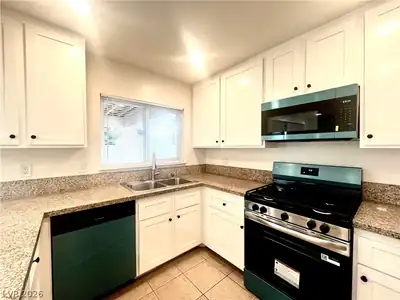 5521 Maidstone Circle, Las Vegas, NV 89142 Kitchen