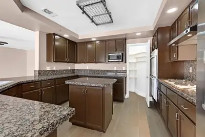 2704 TIMBER CROSSING Court, Henderson, NV 89074 Kitchen