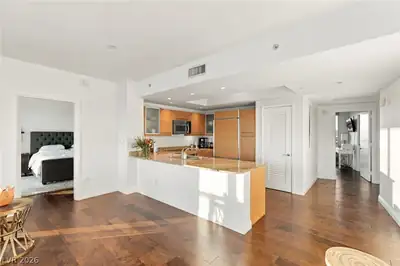 222 Karen Avenue 4101, Las Vegas, NV 89109 Kitchen