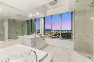 222 Karen Avenue 4101, Las Vegas, NV 89109 Primary Bathroom