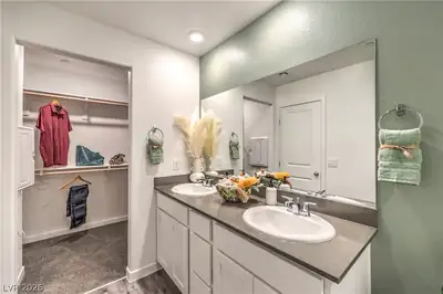 915 Black Heron Street, Henderson, NV 89011 Primary Bathroom