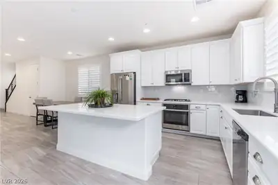 360 Espressivo Street, Henderson, NV 89011 Kitchen