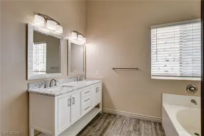 2503 Hollow Oak Avenue, North Las Vegas, NV 89031 Primary Bathroom