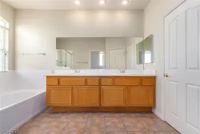 9109 KINROSS Avenue, Las Vegas, NV 89145 Primary Bathroom