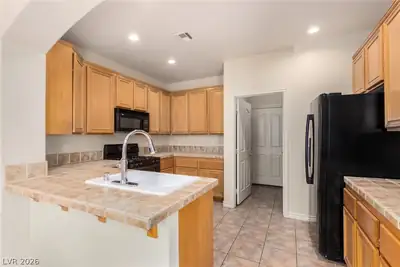 9109 KINROSS Avenue, Las Vegas, NV 89145 Kitchen