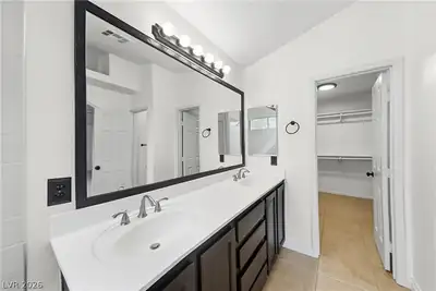 9474 Lightning Bay Court, Las Vegas, NV 89123 Primary Bathroom