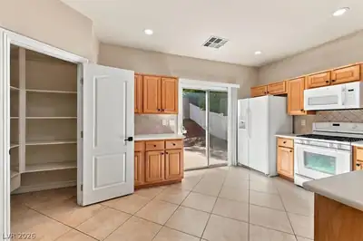 1345 Cedar Berry Court, Henderson, NV 89012 Kitchen