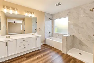 41 Diamond Run Street, Las Vegas, NV 89148 Primary Bathroom
