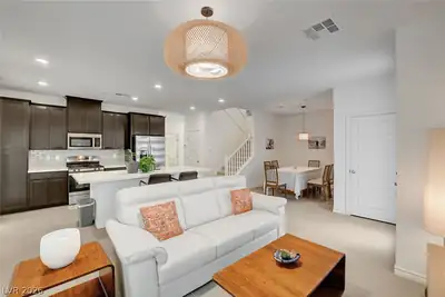 600 North Carriage Hill Drive 1035, Las Vegas, NV 89138 Living Room