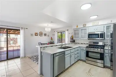 3012 Old Salt Circle, Las Vegas, NV 89117 Kitchen