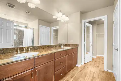 6005 Crown Palms Avenue, Las Vegas, NV 89139 Primary Bathroom