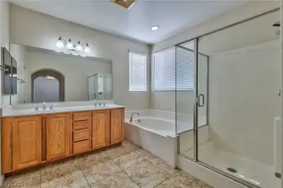 2868 Trossachs Street, Henderson, NV 89044 Primary Bathroom