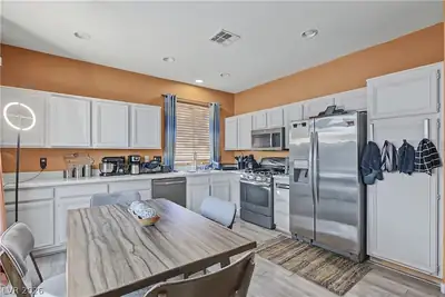 10529 Serenade Pointe Avenue, Las Vegas, NV 89144 Kitchen