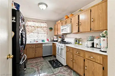 4176 Poe Drive, Las Vegas, NV 89115 Kitchen