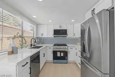 2371 Pickwick Drive, Henderson, NV 89014 Kitchen