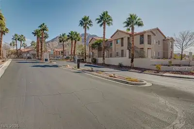 2110 Los Feliz Street 2015, Las Vegas