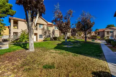 2110 Los Feliz Street 2015, Las Vegas, NV 89156 Yard