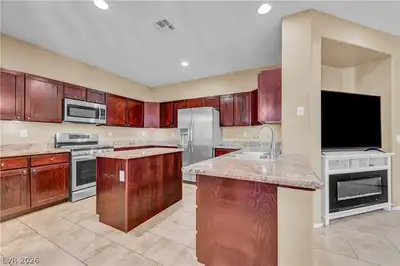 7466 Speedwell Cavern Street, Las Vegas, NV 89139 Kitchen