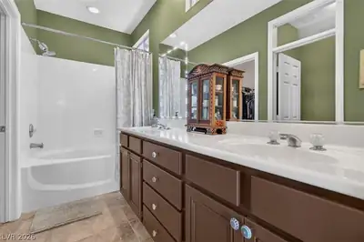 9745 Canterbury Creek Street, Las Vegas, NV 89183 Primary Bathroom