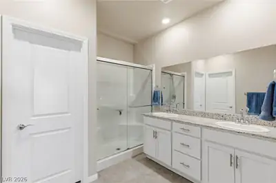 12755 Silver Satin Street, Henderson, NV 89044 Primary Bathroom