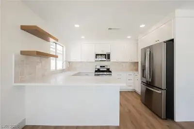 5065 Celebrity Circle, Las Vegas, NV 89119 Kitchen