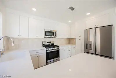 5065 Celebrity Circle, Las Vegas, NV 89119 Kitchen