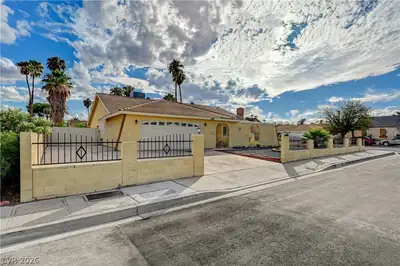 4445 Palencia Avenue, Las Vegas, NV 89121 Front of Structure
