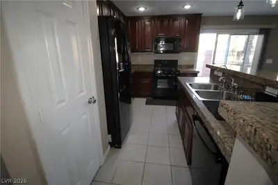 1132 Paradise Vista Drive, Henderson, NV 89002 Kitchen