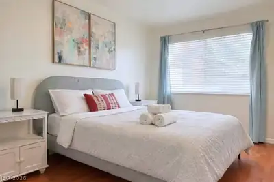 4338 Caliente Street 9, Las Vegas, NV 89119 Bedroom