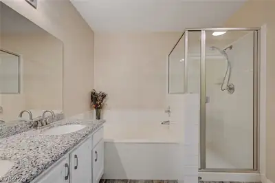 513 Gardenia Blossom Street, Henderson, NV 89015 Primary Bathroom