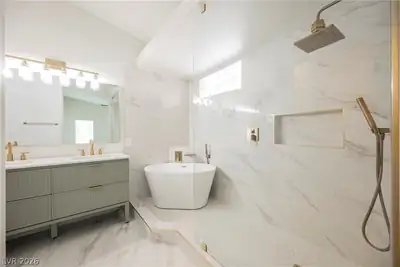 8036 Summer Harvest Avenue, Las Vegas, NV 89129 Primary Bathroom