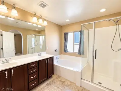 10132 Haymarket Peak Avenue, Las Vegas, NV 89166 Primary Bathroom