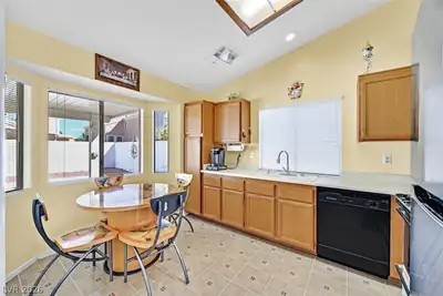 1722 Garden Path Court, Las Vegas, NV 89119 Kitchen