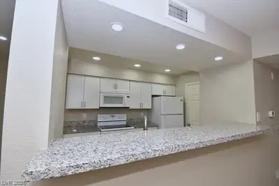 8101 West Flamingo Road 1046, Las Vegas, NV 89147 Kitchen