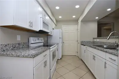 8101 West Flamingo Road 1046, Las Vegas, NV 89147 Kitchen