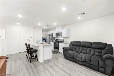 6921 Honor Hill Street, Las Vegas, NV 89166 Kitchen